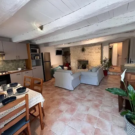 Coteaux De Montcuq - 4 Personnes * Belveze