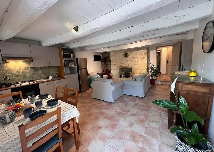 Coteaux De Montcuq - 4 Personnes * Belveze